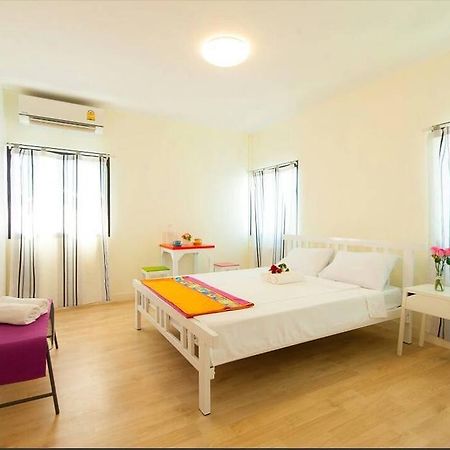 My Thai Hostel Bangkok Ngoại thất bức ảnh