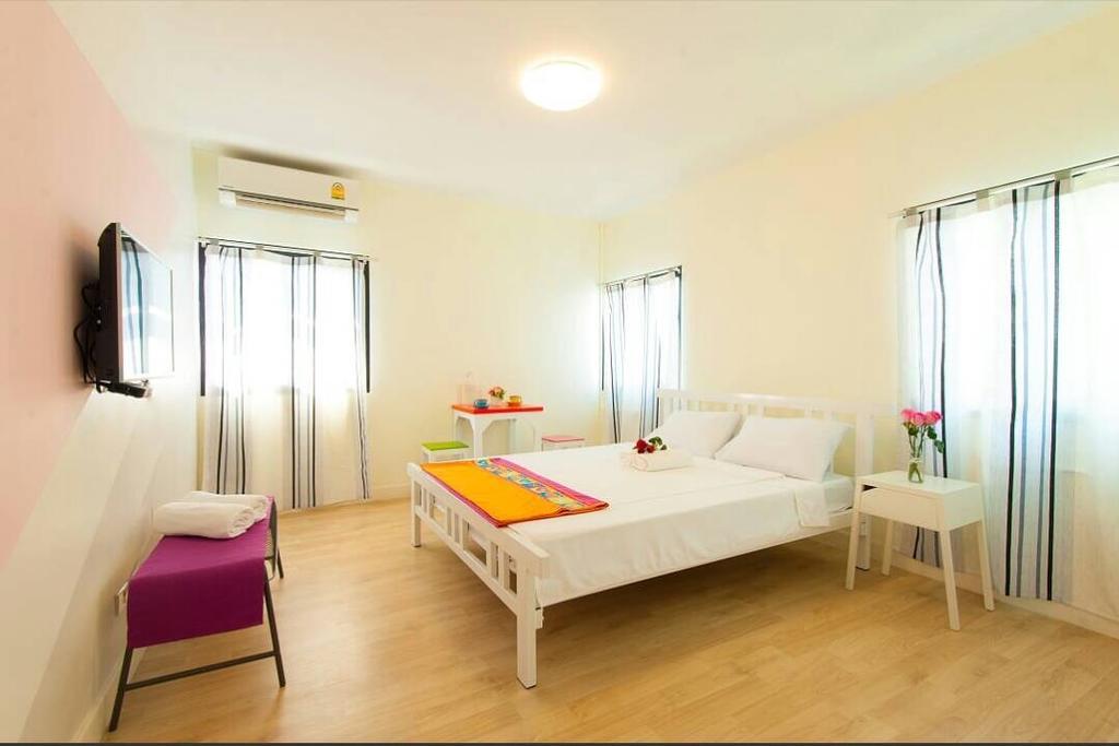 My Thai Hostel Bangkok Ngoại thất bức ảnh
