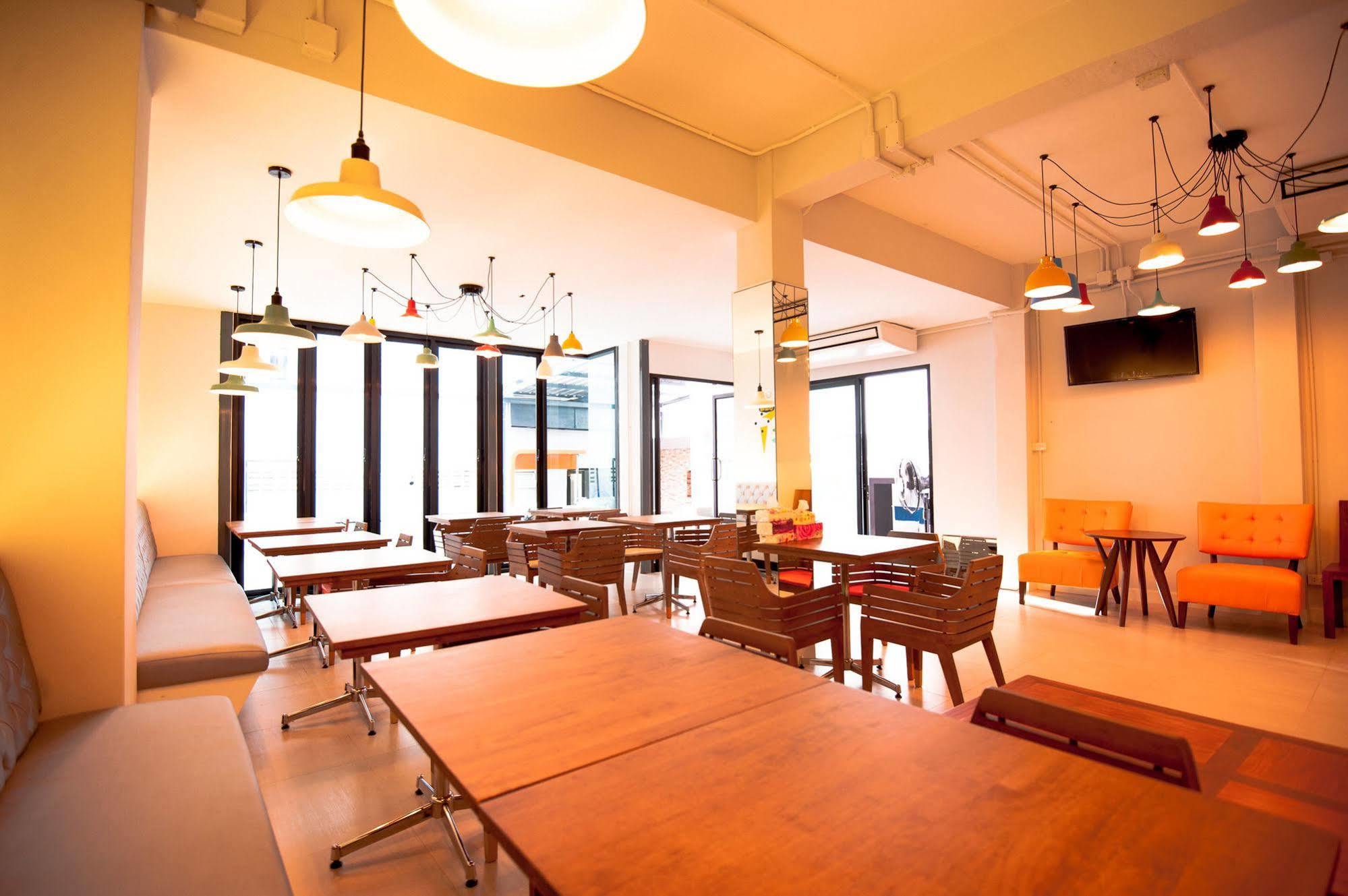 My Thai Hostel Bangkok Ngoại thất bức ảnh