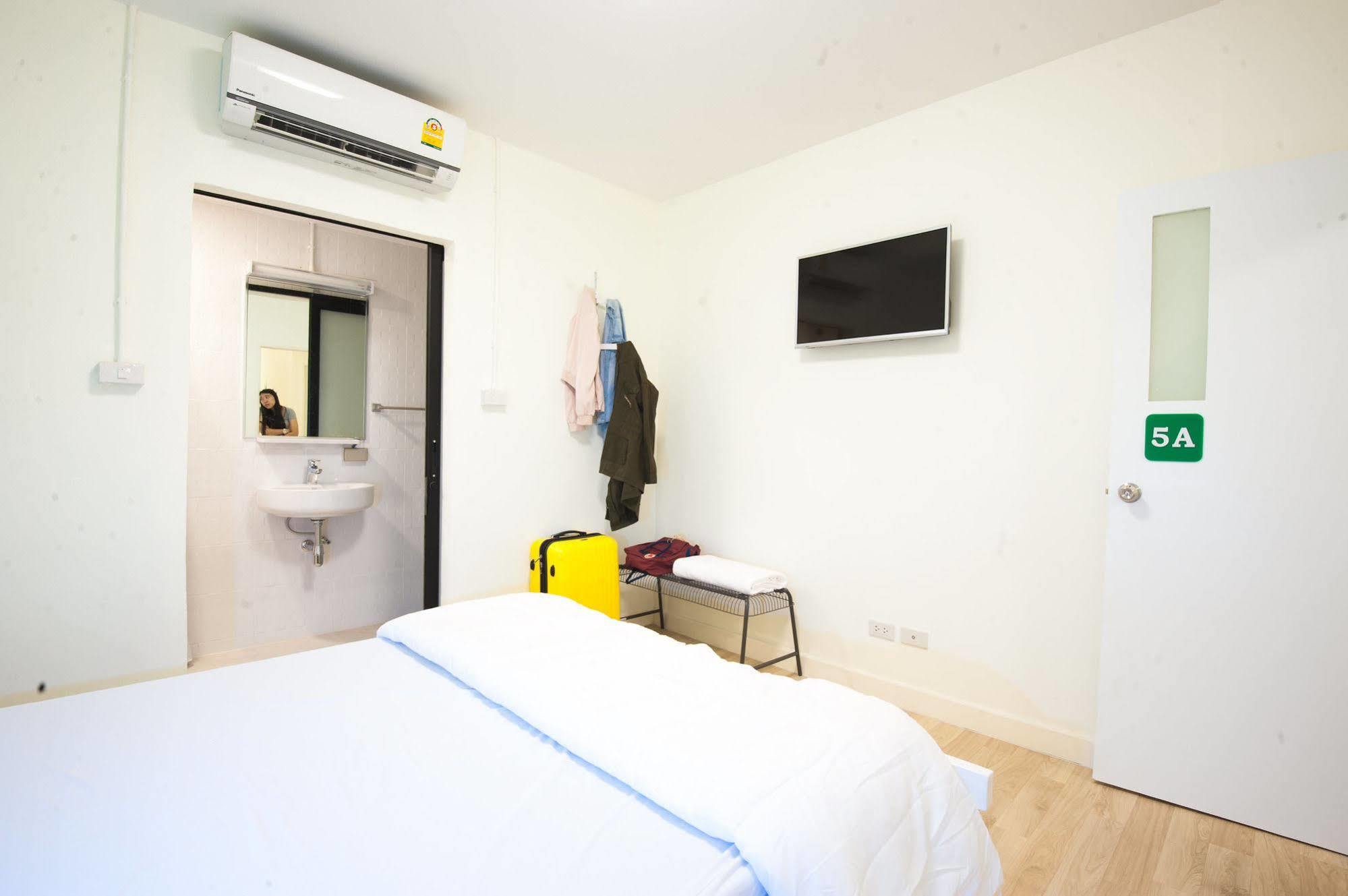 My Thai Hostel Bangkok Ngoại thất bức ảnh