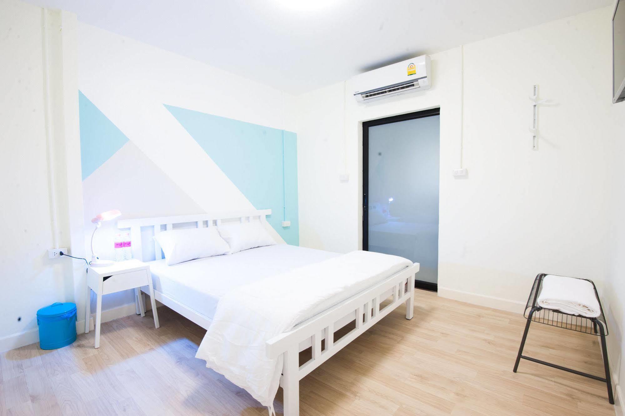 My Thai Hostel Bangkok Ngoại thất bức ảnh