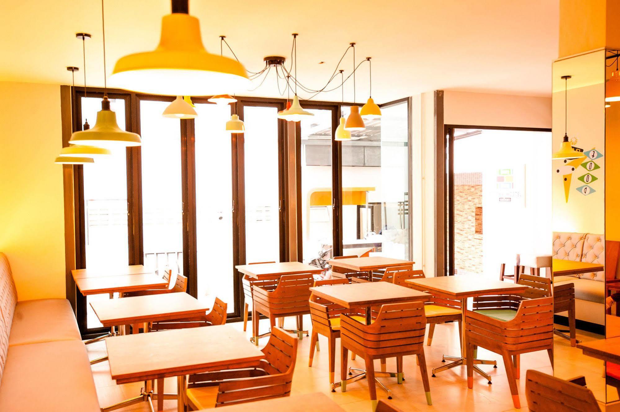 My Thai Hostel Bangkok Ngoại thất bức ảnh